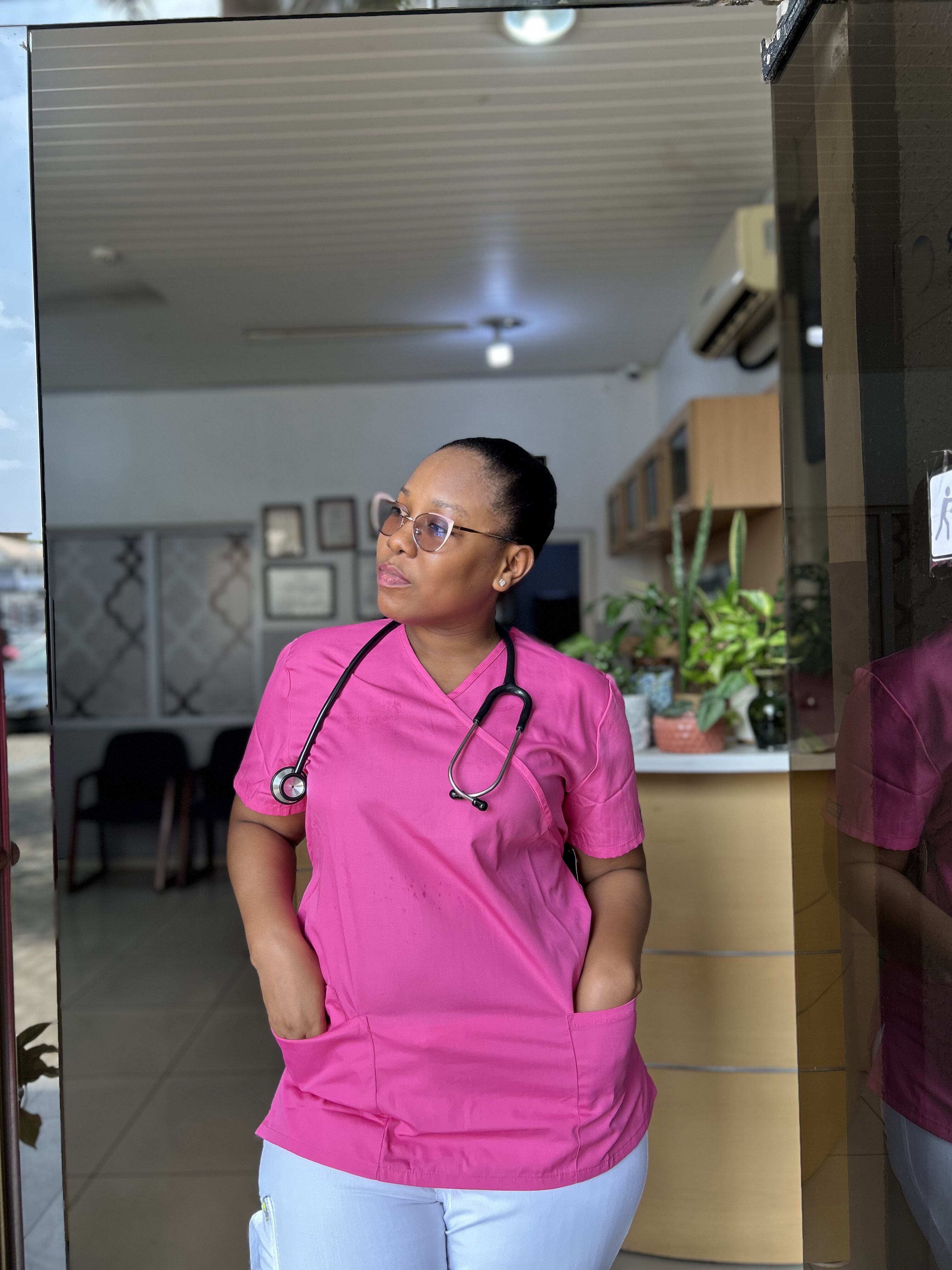 Nurse uniform with comfortable design